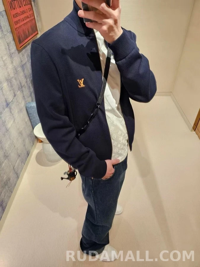 루이비통 루이비통 로고 립넥 레더 자켓 상세 이미지