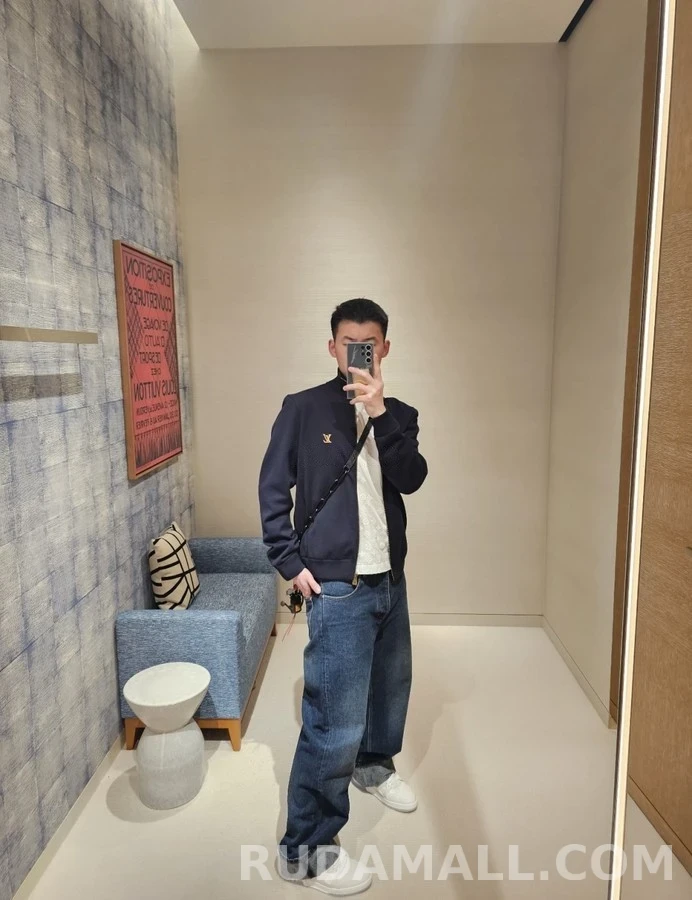 루이비통 루이비통 로고 집업 니트 상세 이미지