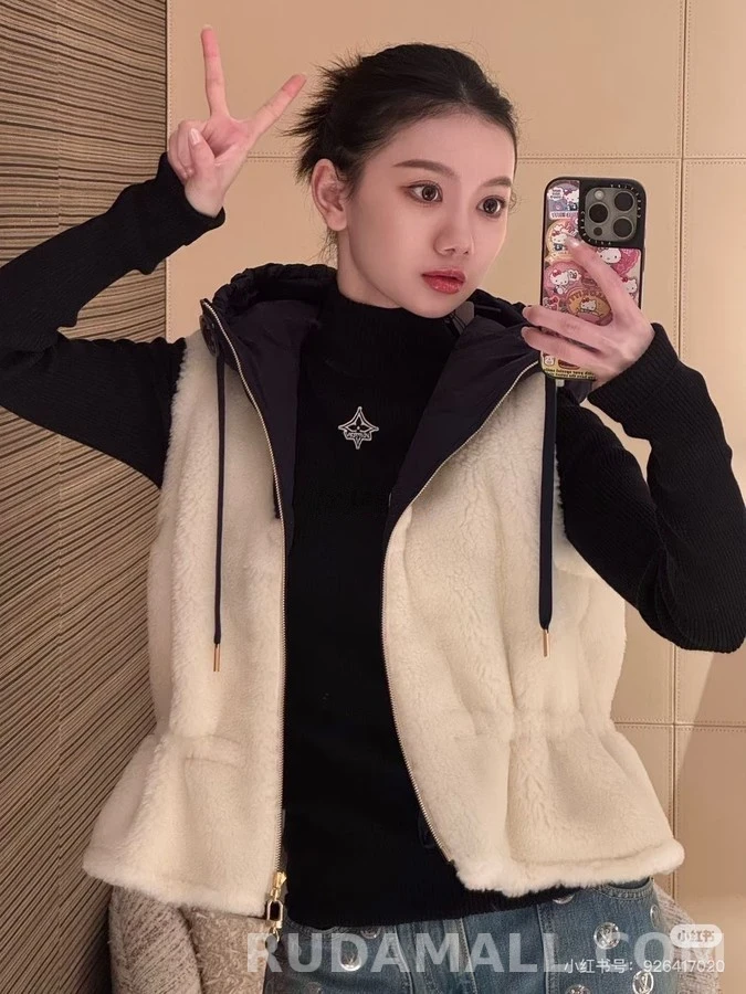 루이비통 루이비통 로고 플리스 후드 베스트 상세 이미지