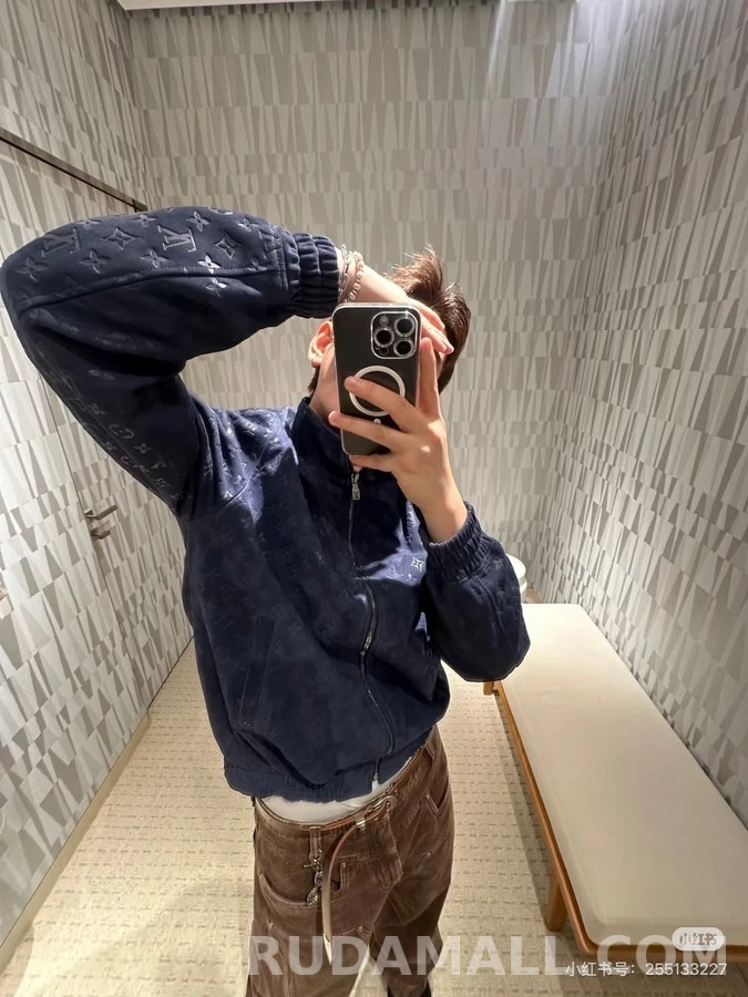 루이비통 루이비통 모노그램 엠보싱 스웨이드 자켓 상세 이미지