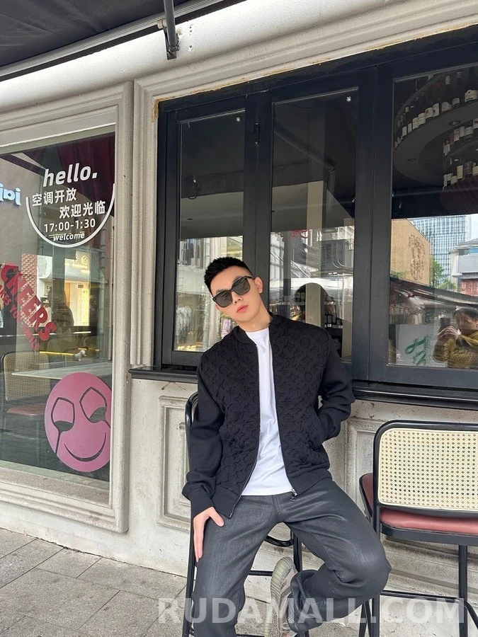 루이비통 루이비통 모노그램 엠보싱 울 항공점퍼 상세 이미지