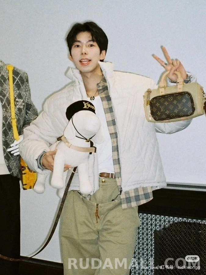 루이비통 루이비통 모노그램 자수 패딩 자켓 상세 이미지