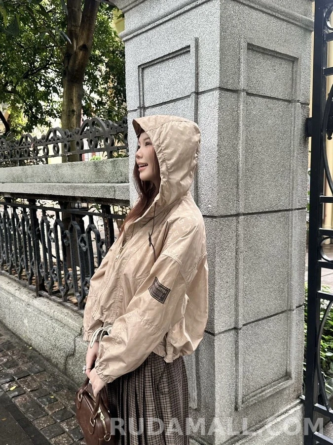 루이비통 루이비통 모노그램 자카드 크롭 재킷 상세 이미지