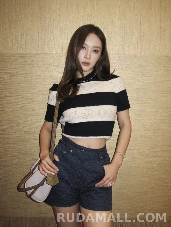 루이비통 루이비통 모노그램 컷아웃 스트라이프 니트 상세 이미지