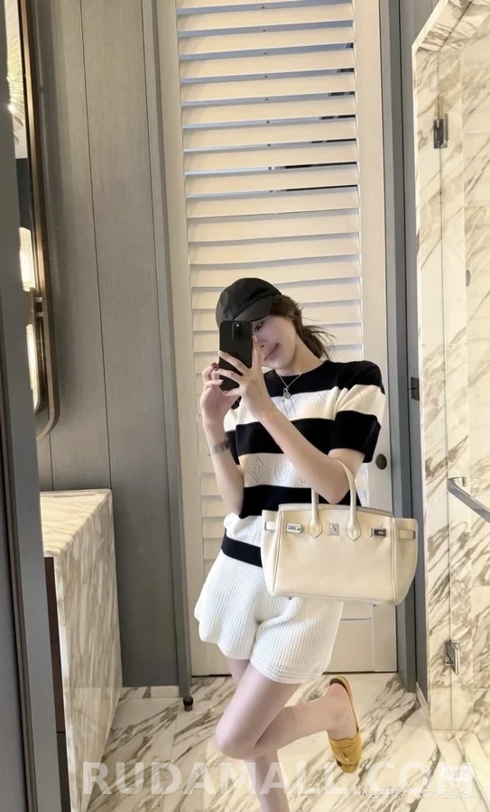 루이비통 루이비통 모노그램 컷아웃 스트라이프 니트 상세 이미지