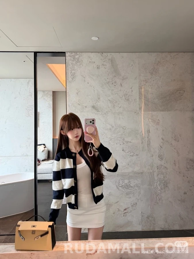 루이비통 루이비통 모노그램 컷아웃 스트라이프 니트 가디건 상세 이미지