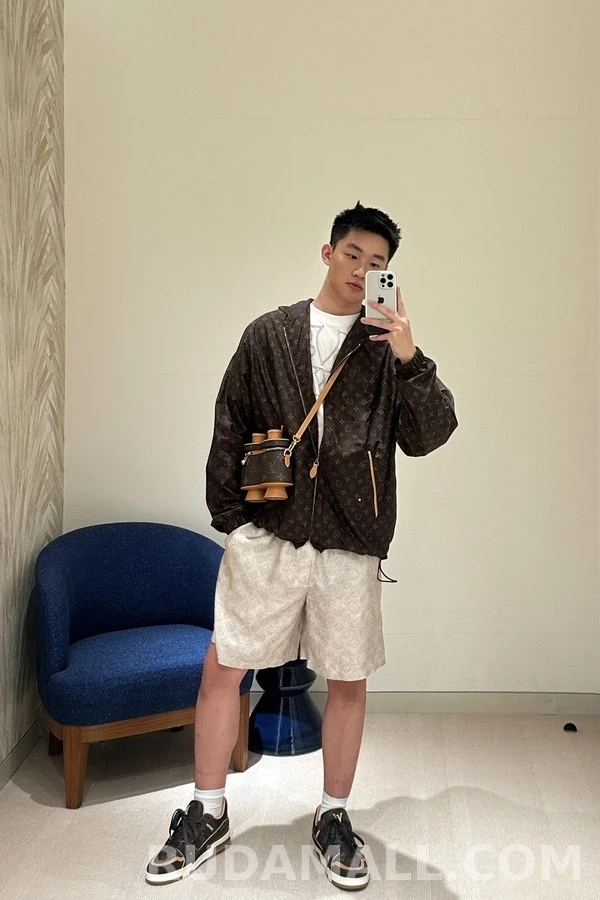 루이비통 루이비통 모노그램 후드 방풍 자켓 상세 이미지