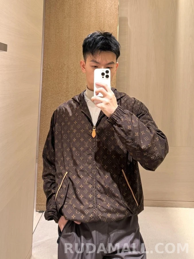 루이비통 루이비통 모노그램 후드 방풍 자켓 상세 이미지