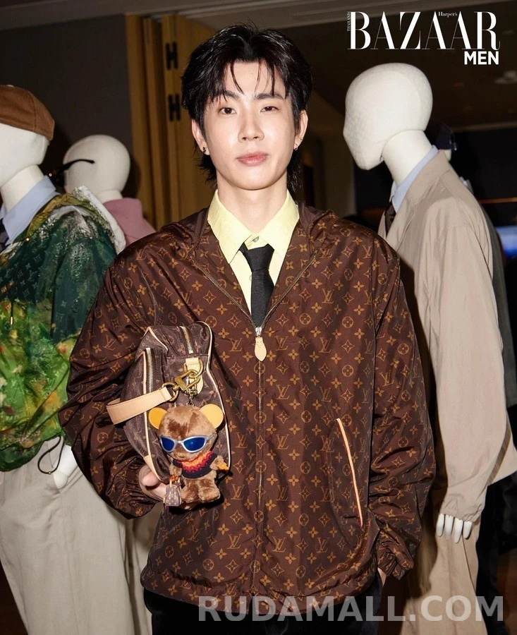 루이비통 루이비통 모노그램 후드 방풍 자켓 상세 이미지