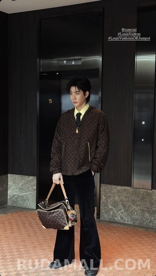 루이비통 루이비통 모노그램 후드 방풍 자켓 상세 이미지