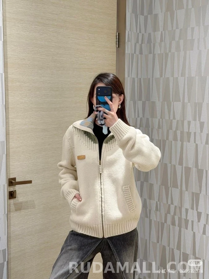 루이비통 루이비통 배색 카라 등판 엠보싱 레터링 진주 지퍼 자켓 상세 이미지