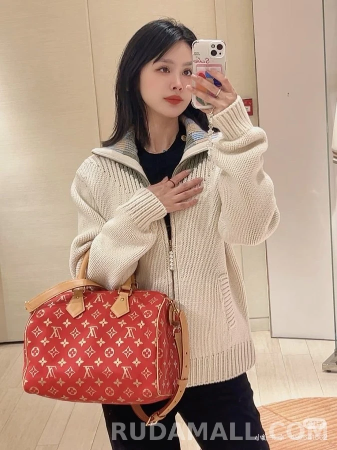 루이비통 루이비통 배색 카라 등판 엠보싱 레터링 진주 지퍼 자켓 상세 이미지