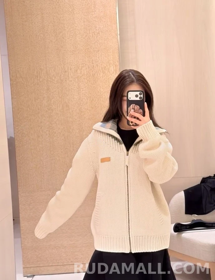 루이비통 루이비통 배색 카라 등판 엠보싱 레터링 진주 지퍼 자켓 상세 이미지