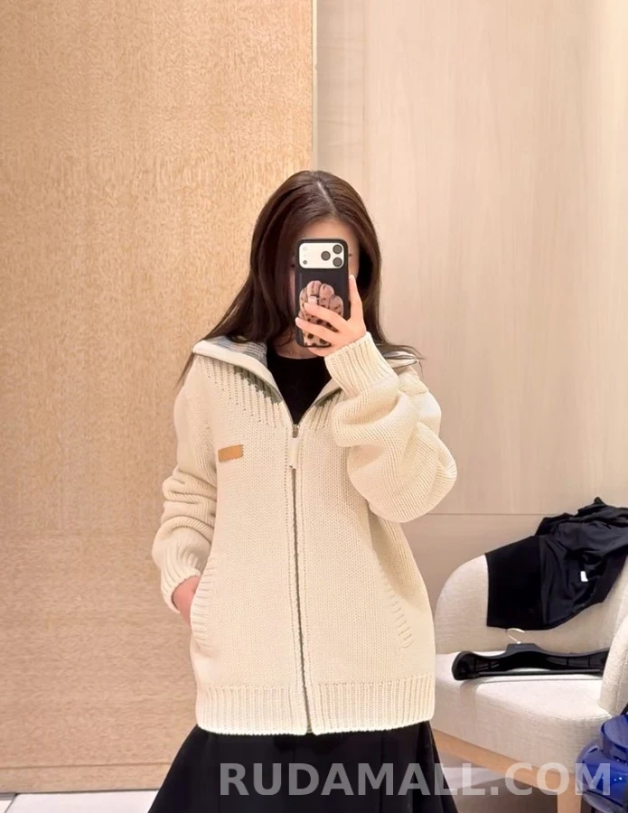 루이비통 루이비통 배색 카라 등판 엠보싱 레터링 진주 지퍼 자켓 상세 이미지