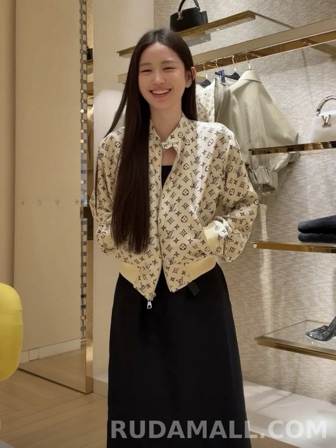 루이비통 루이비통 벨트 프린트 스탠드 칼라 양면 자켓 상세 이미지