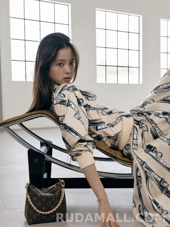루이비통 루이비통 벨트 프린트 스탠드 칼라 양면 자켓 상세 이미지