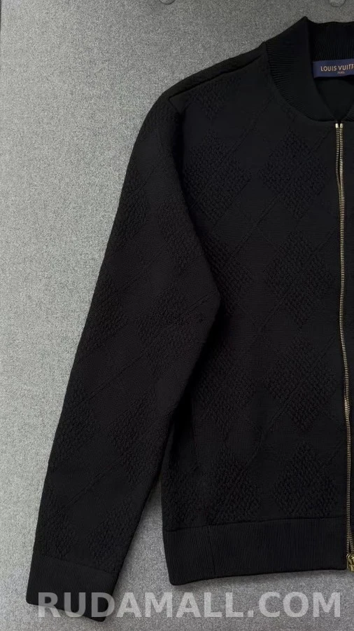 루이비통 루이비통 부드럽고 도톰한 양모 혼방 입체 벨티드 니트 재킷 상세 이미지