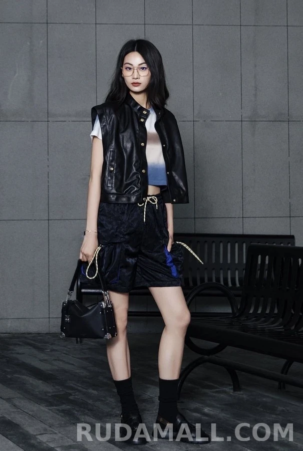 루이비통 루이비통 스탠드넥 레더 나일론 베스트 상세 이미지