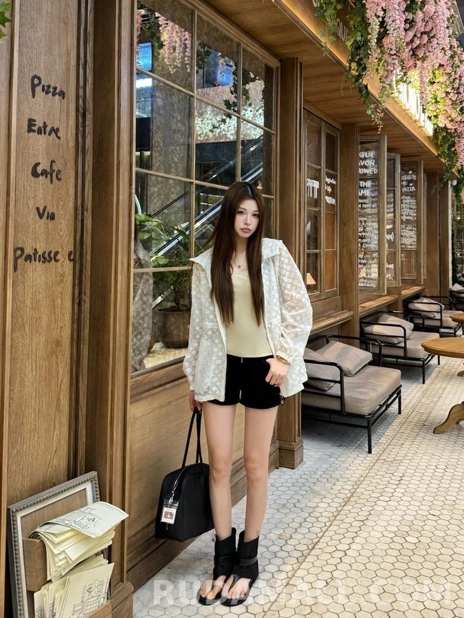 루이비통 루이비통 입체 모노그램 후드 집업 상세 이미지