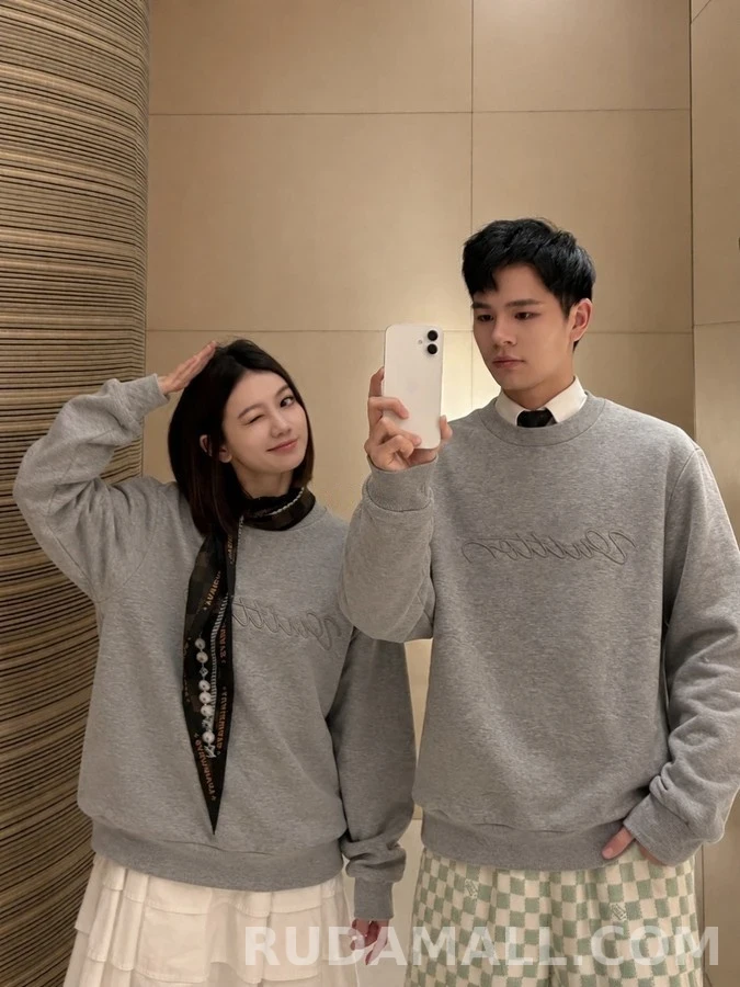 루이비통 루이비통 자수 로고 긴팔 티셔츠 상세 이미지