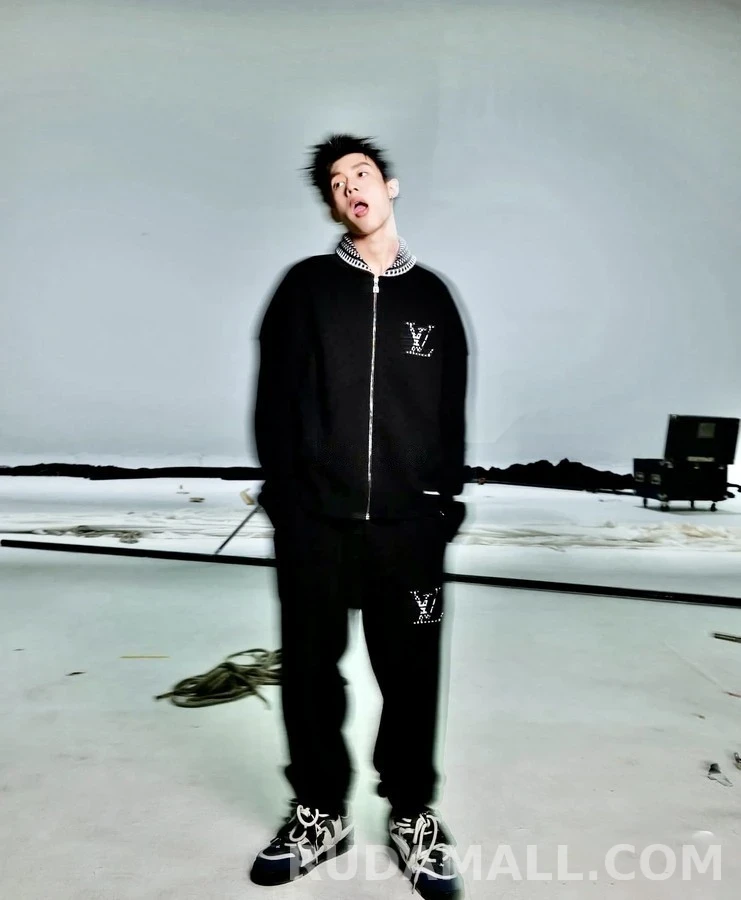 루이비통 루이비통 자수 로고 사이드 스트라이프 팬츠 상세 이미지