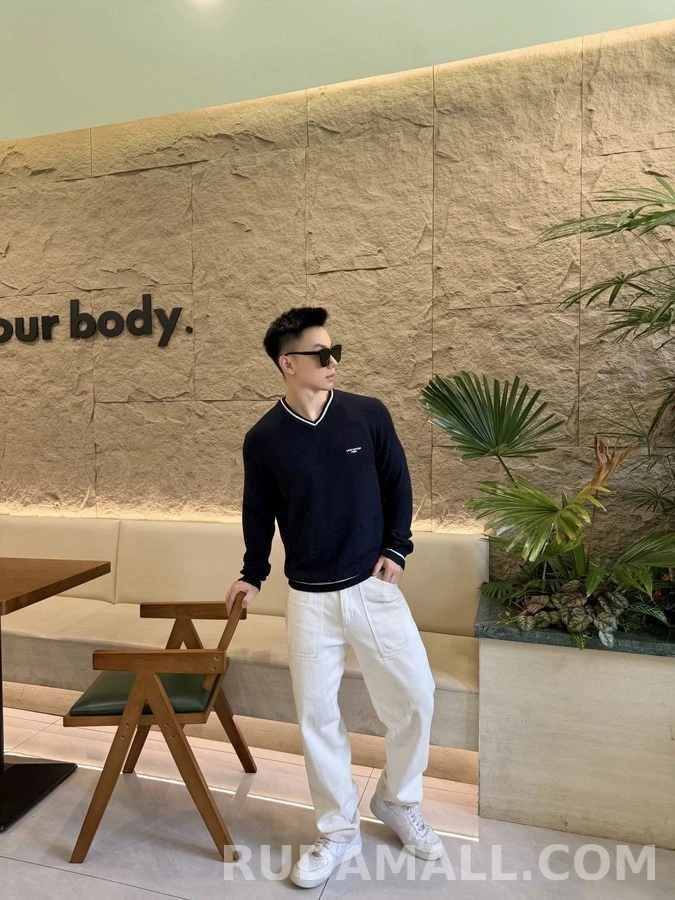루이비통 루이비통 자수 V넥 스웨터 상세 이미지