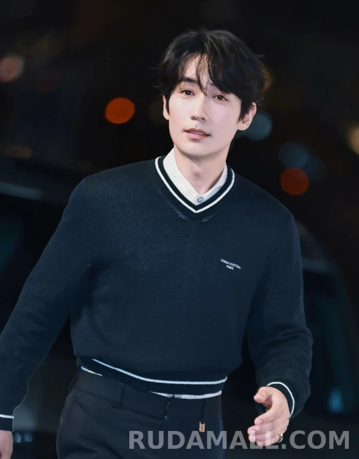 루이비통 루이비통 자수 V넥 스웨터 상세 이미지
