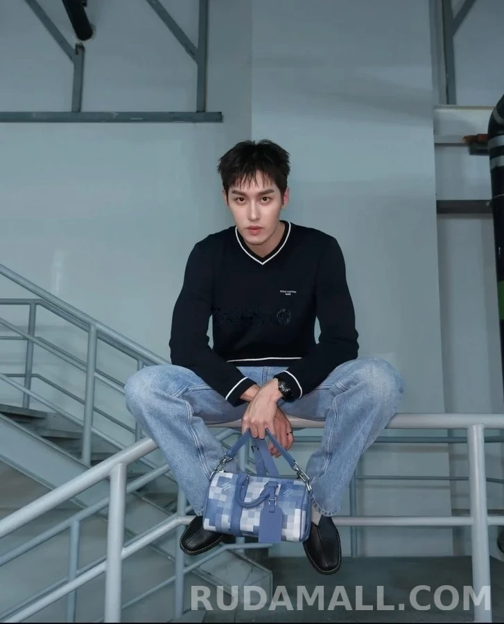 루이비통 루이비통 자수 V넥 스웨터 상세 이미지