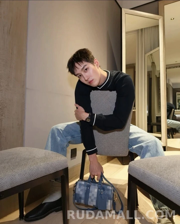 루이비통 루이비통 자수 V넥 스웨터 상세 이미지