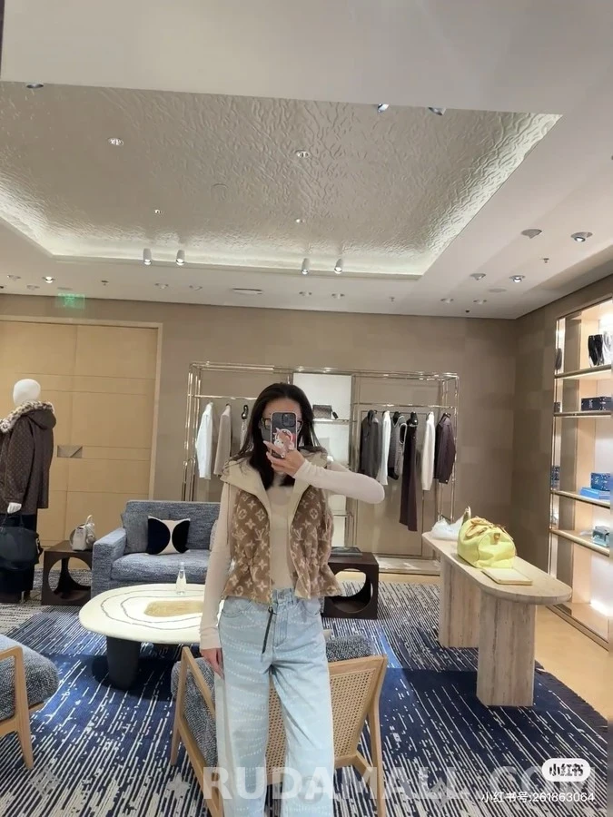 루이비통 루이비통 테디 모노그램 후드 집업 상세 이미지