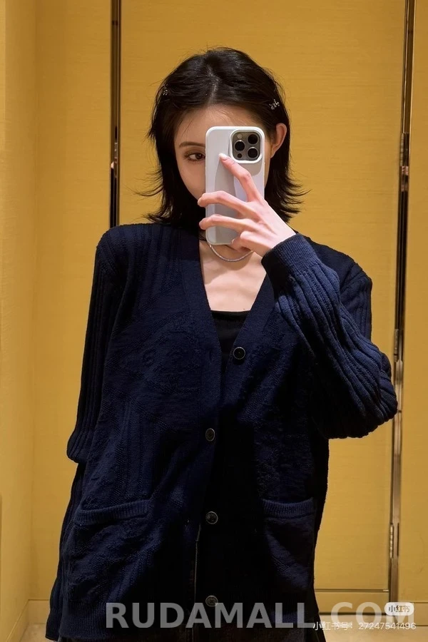 루이비통 루이비통 텍스처 패턴 V넥 가디건 상세 이미지