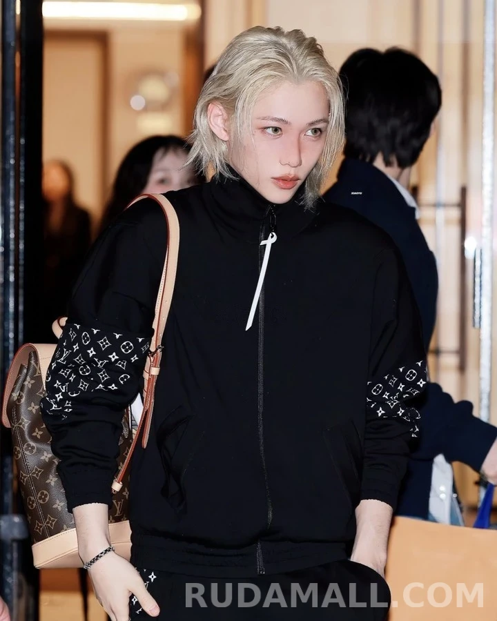 루이비통 루이비통 플라이트 모드 시리즈 럭셔리 릴렉스핏 고품격 에어 레이어 니트 상세 이미지