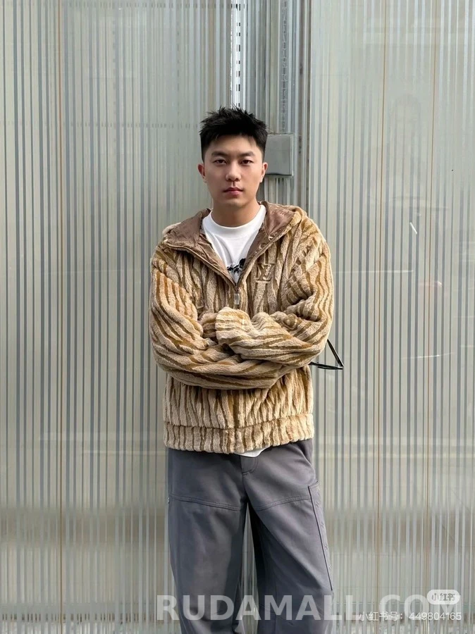 루이비통 루이비통 EPI 벨벳 연결 후드 자켓 상세 이미지