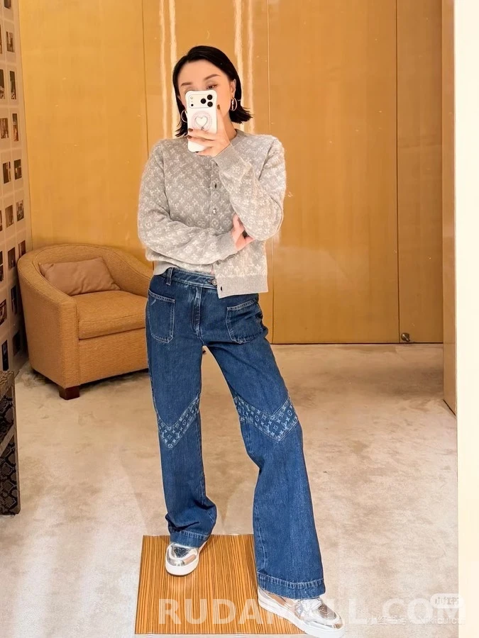 루이비통 루이비통 V 패치워크 로고 데님 팬츠 상세 이미지