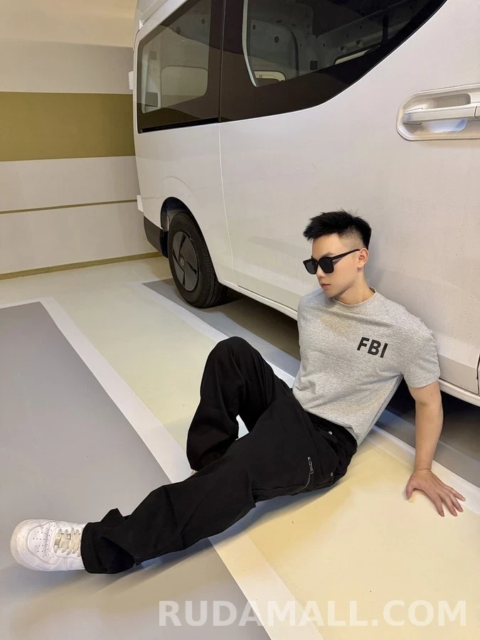 몽클레어 몽클레어 로고 지퍼 포켓 팬츠 상세 이미지