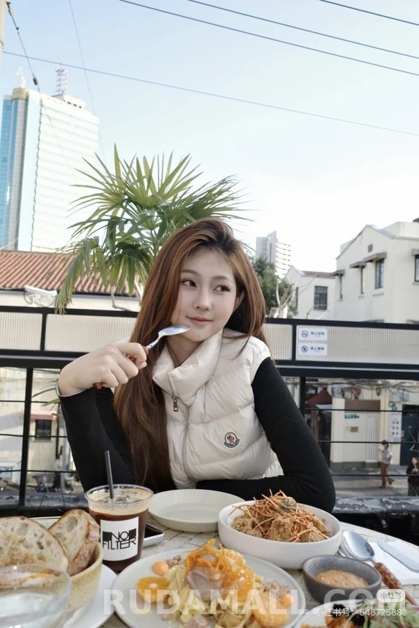 몽클레어 몽클레어 로고 패딩 베스트 상세 이미지
