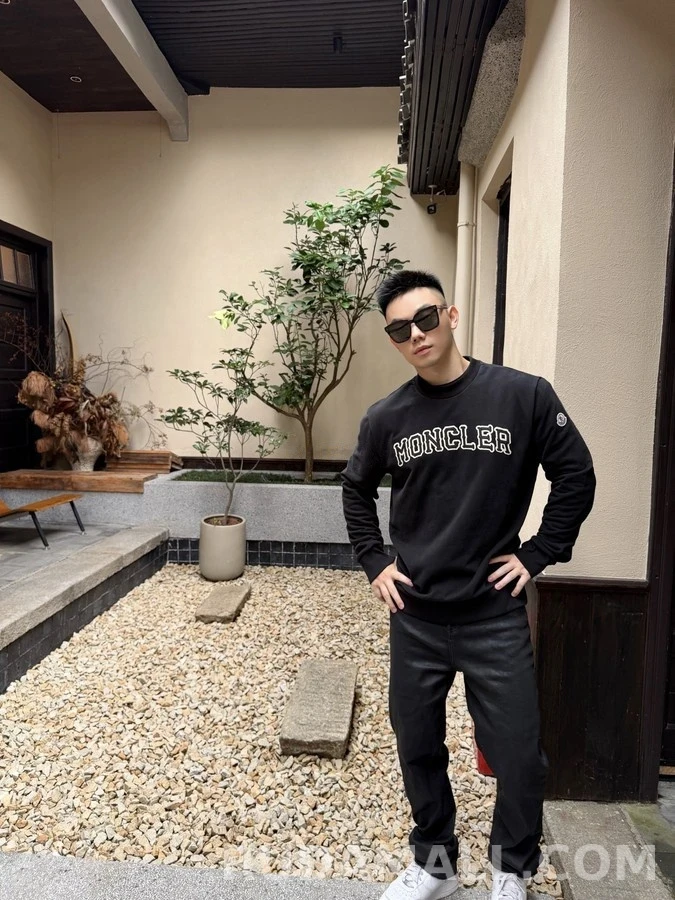 몽클레어 몽클레어 자수 레터링 로고 맨투맨 상세 이미지