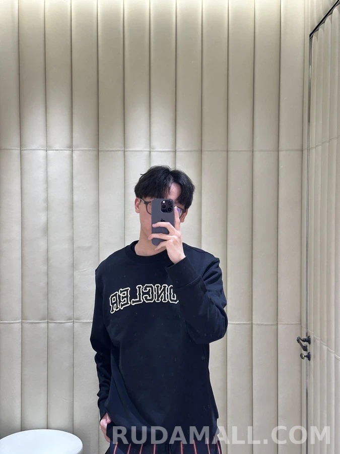몽클레어 몽클레어 자수 레터링 로고 맨투맨 상세 이미지