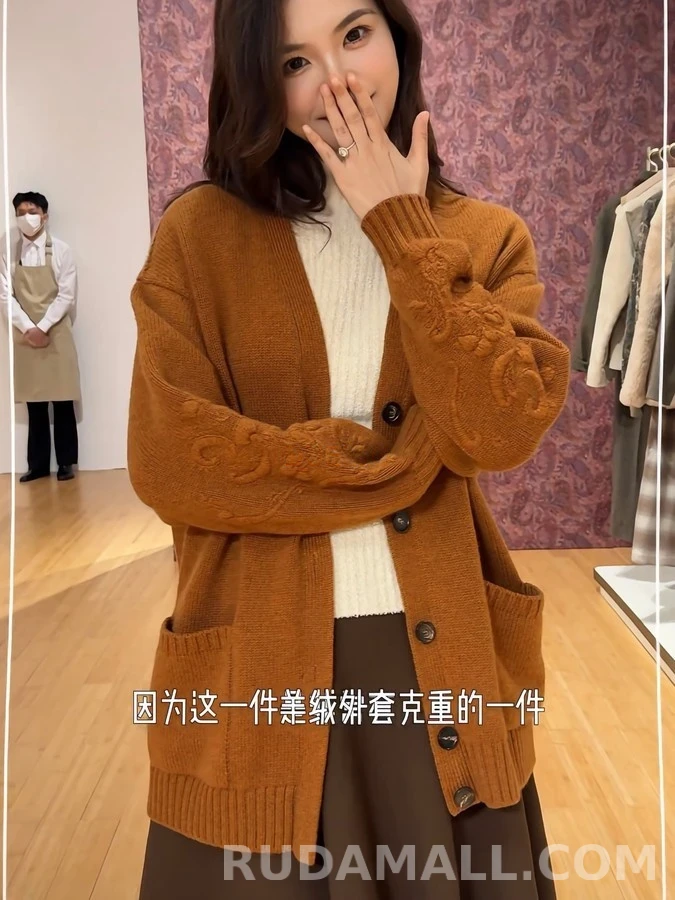 로로피아나 로로피아나 플라워 자수 브이넥 가디건 상세 이미지