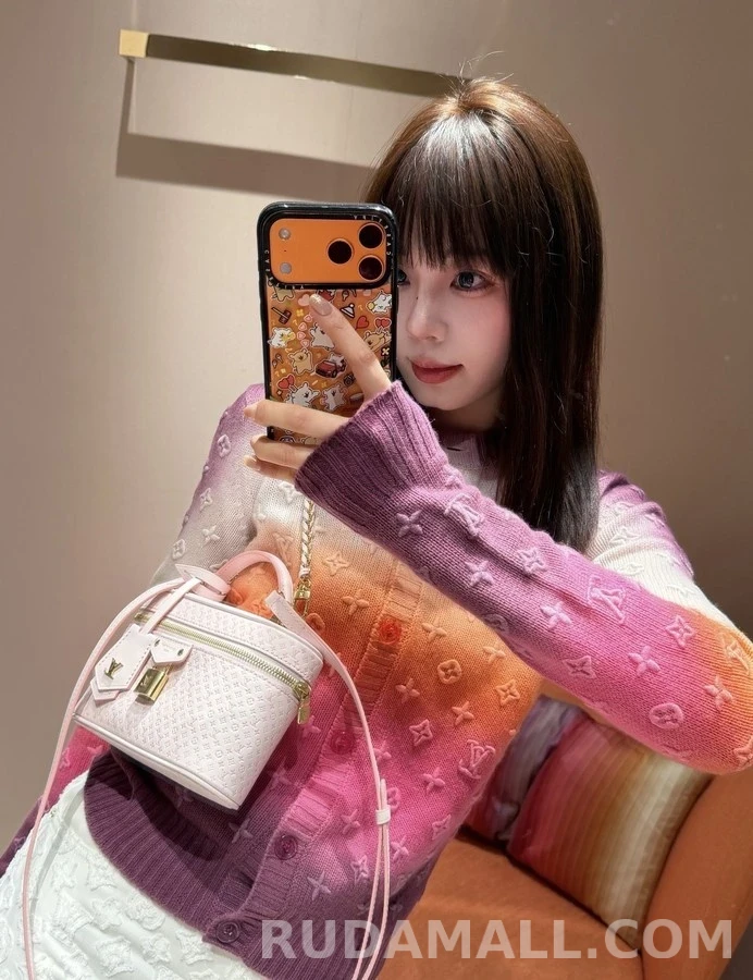 루이비통 루이비통 그라데이션 모노그램 니트 가디건 상세 이미지