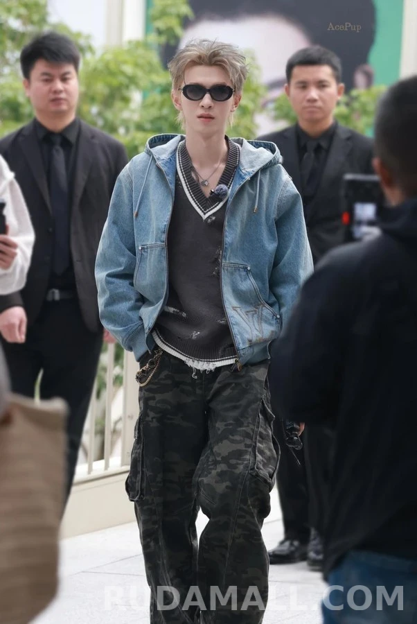 루이비통 루이비통 로고 워싱 데님 후드 집업 상세 이미지