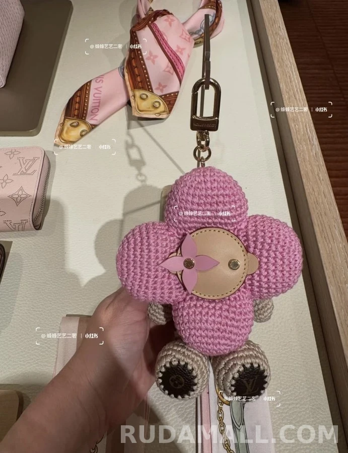루이비통 루이비통 Vivienne 선플라워 크로셰 키링 상세 이미지