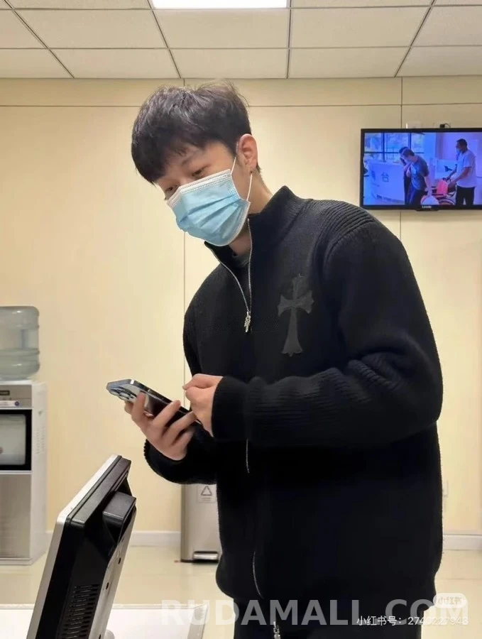 크롬하츠 크롬하츠 십자 가죽 패치 니트 가디건 상세 이미지