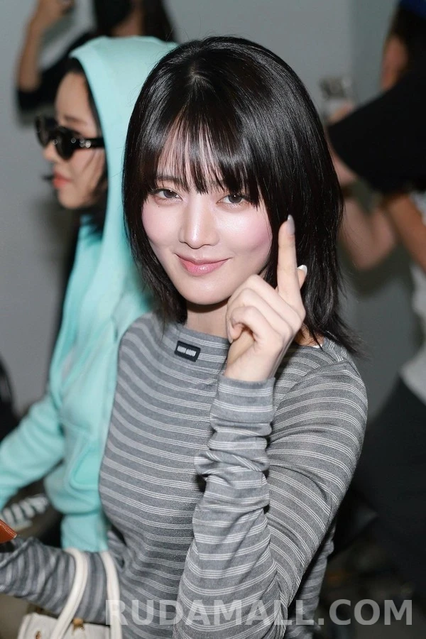 미우미우 미우미우 로고 스트라이프 보트넥 긴팔 티셔츠 상세 이미지