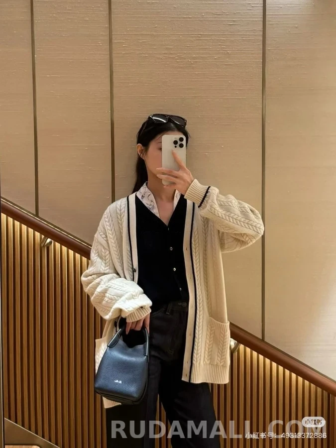 로로피아나 로로피아나 배색 포켓 케이블 니트 가디건 상세 이미지