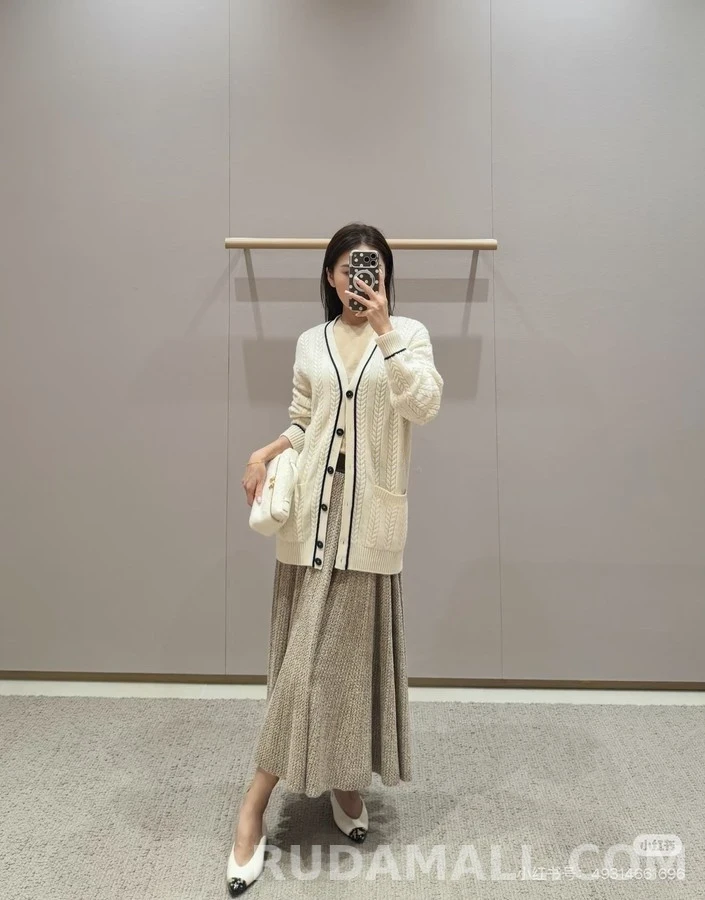 로로피아나 로로피아나 배색 포켓 케이블 니트 가디건 상세 이미지