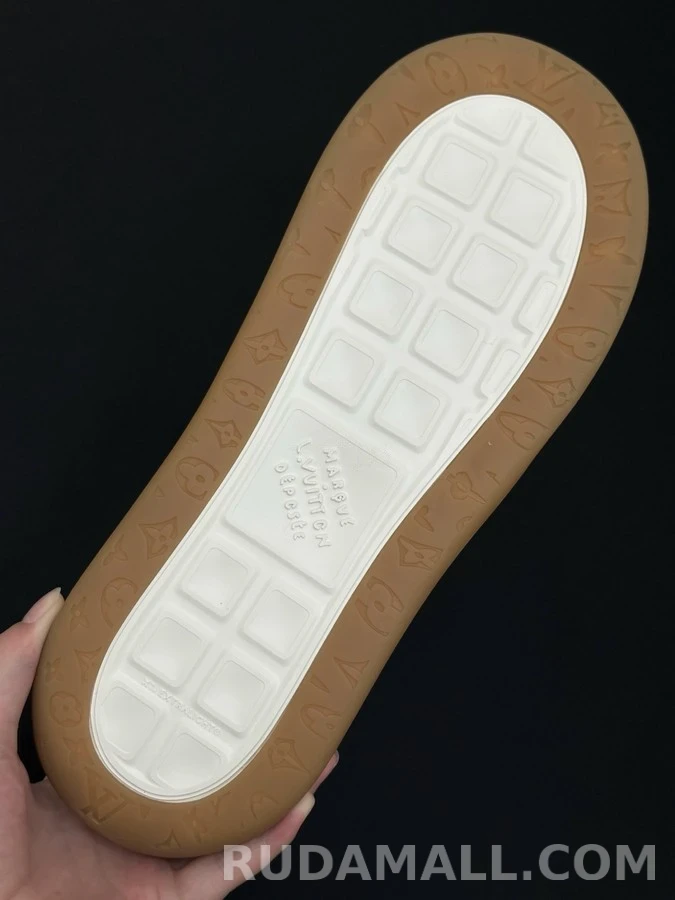 루이비통 루이비통 모노그램 두꺼운 아웃솔 스니커즈 상세 이미지