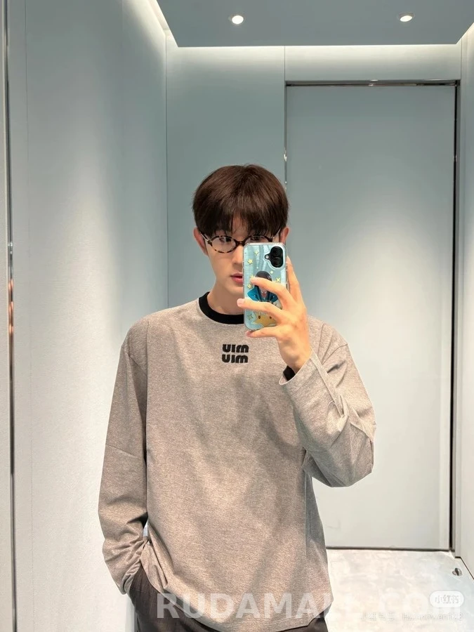미우미우 미우미우 레터링 긴팔 티셔츠 상세 이미지
