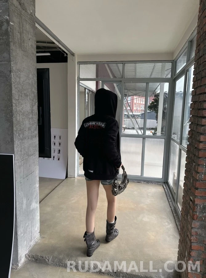 크롬하츠 크롬하츠 고딕 스크롤 레터링 지퍼 후드 상세 이미지
