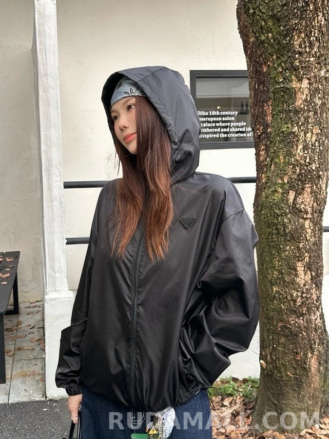 프라다 프라다 삼각 로고 후드 집업 자켓 상세 이미지